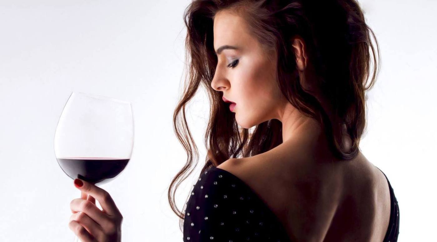 Bản tin dành cho người thích uống rượu: Bật mí lợi ích không ngờ của rượu vang
